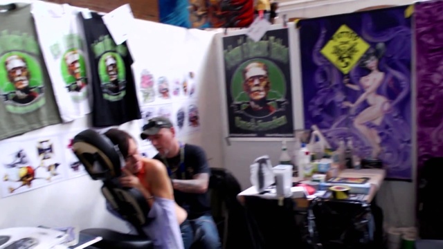 Video Reference: Cool, Art, Street art, Artist, T-shirt, Person