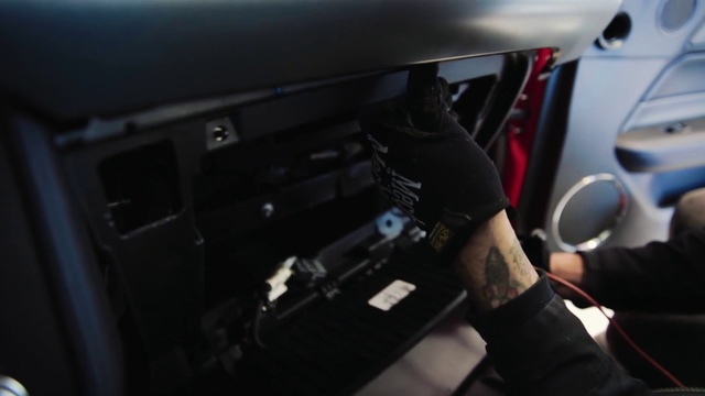 Video Reference: Vehicle, Automotive design, Car, Automotive exterior, Vehicle door, Mid-size car, Auto part, Personal luxury car, Compact car, Vehicle audio