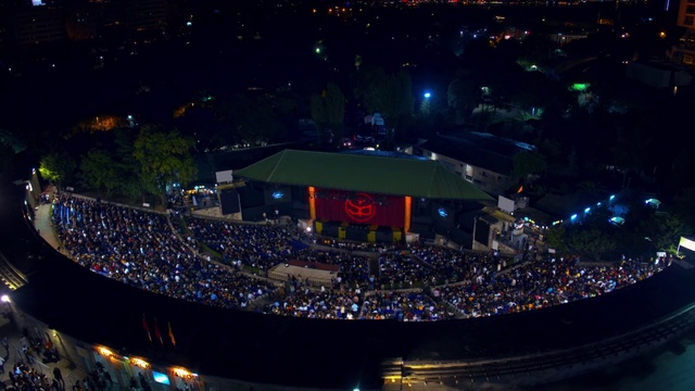 Video Reference: Crowd, Audience, Sport venue, Night, Lighting, Stage, Stadium, Arena, Performance, Event
