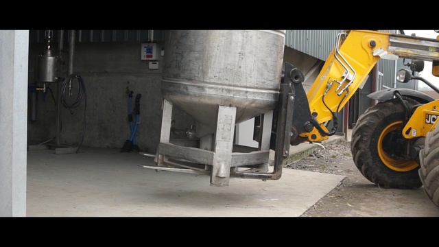 Video Reference: automotive tire, tire, vehicle, automotive wheel system, asphalt, machine, auto part, automotive exterior, wheel