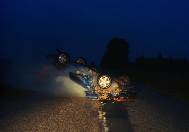 Video Reference: Light, Sky, Vehicle, Headlamp, Night, Mode of transport, Automotive lighting, Road, Darkness, Asphalt