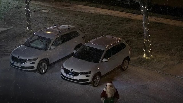 Video Reference: Land vehicle, Vehicle, Car, Mid-size car, Crossover suv, Hatchback, Compact car, Volkswagen tiguan, Volkswagen touareg