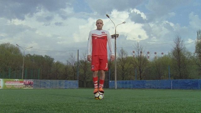 Video Reference: Football, Player, Soccer player, Sports equipment, Team sport, Grass, Football player, Sports, Ball game, Ball, Person