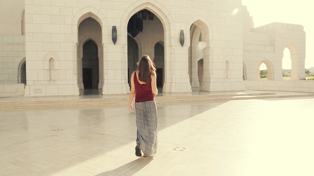 Video Reference: Standing, Architecture, Building, Arch, Vacation, Beige, Tourism, Floor, Flooring, Walking