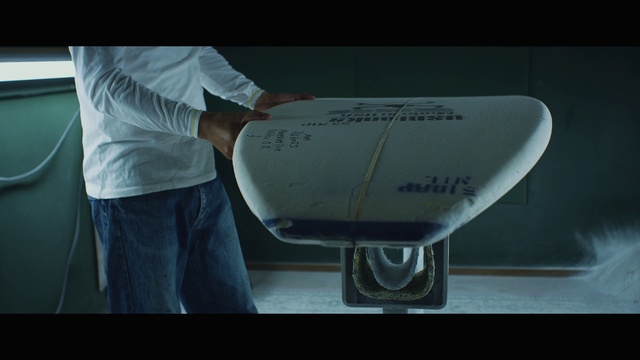 Video Reference: Automotive design, Surfboard, Indoor, Person, Sitting, Man, Computer, Table, Front, Holding, Laptop, Monitor, Woman, Screen, Young, White, Playing, Bed, Keyboard, Room, Laying, Video, Board, Standing, Remote, Cat, Game, Text, Vehicle, Clothing