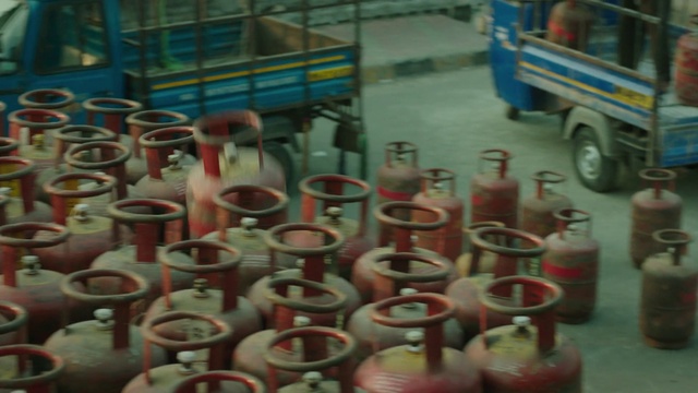 Video Reference: Auto part, Gas, Metal