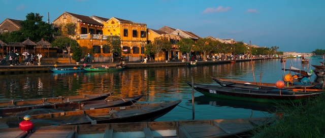 Video Reference: Water transportation, Town, Waterway, Sky, Boat, Reflection, Water, Harbor, Vacation, Tourism