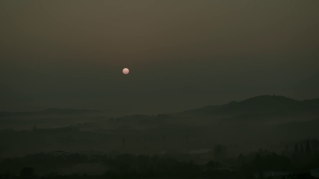 Video Reference: Sky, Nature, Atmospheric phenomenon, Atmosphere, Moon, Celestial event, Haze, Morning, Daytime, Astronomical object