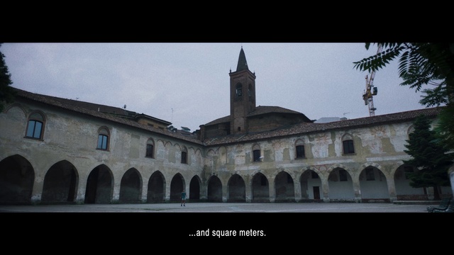 Video Reference: Landmark, Building, Architecture, Convent, Historic site, Arch, Palace, Sky, Medieval architecture, Arcade