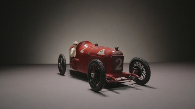 Video Reference: Land vehicle, Vehicle, Car, Race car, Formula libre, Vintage car, Classic car, Sports car, Maserati 26m, Antique car