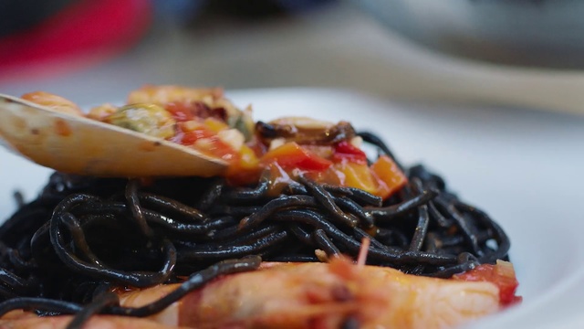 Video Reference: Cuisine, Food, Dish, Ingredient, Produce, Vegetarian food, Italian food, Recipe, Comfort food, Linguine