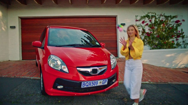 Video Reference: Land vehicle, Vehicle, Car, City car, Hatchback, Compact car, Subcompact car, Family car