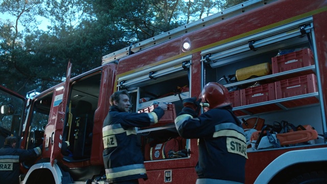 Video Reference: Motor vehicle, Vehicle, Fire department, Transport, Fire apparatus, Mode of transport, Emergency service, Truck, Emergency vehicle, Car, Person