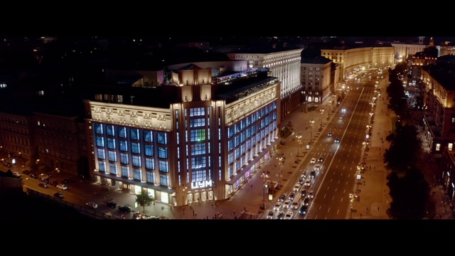 Video Reference: Night, Metropolitan area, Landmark, Architecture, City, Urban area, Human settlement, Building, Metropolis, Mixed-use