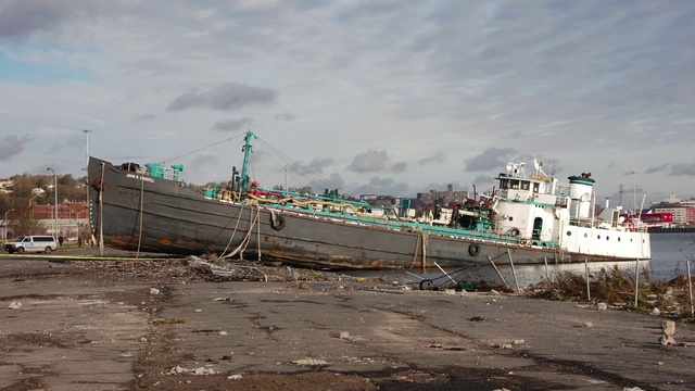 Video Reference: Boat, Vehicle, Ship, Watercraft, Water transportation, Fishing vessel, Tank ship, Freight transport, Sea, Port