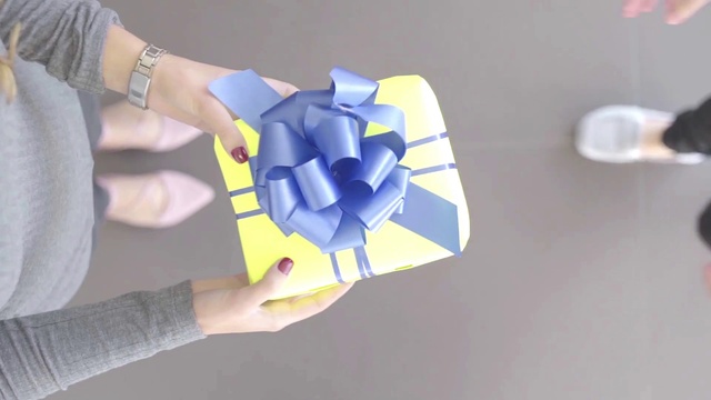 Video Reference: Origami, Paper, Origami paper, Hand, Design, Finger, Art, Craft, Paper product, Pattern