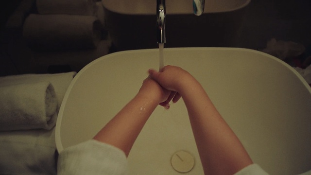 Video Reference: Hand, Finger, Arm, Lampshade, Lighting accessory, Lighting, Leg, Joint, Nail, Circle