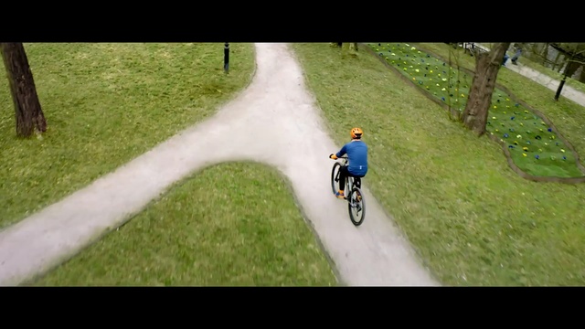 Video Reference: Land vehicle, Bicycle, Cycling, Vehicle, Nature, Cycle sport, Outdoor recreation, Recreation, Grass, Sports equipment, Person