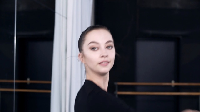 Video Reference: beauty, girl, shoulder, Person