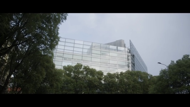 Video Reference: Architecture, Building, Atmospheric phenomenon, Skyscraper, Daytime, Corporate headquarters, Tower block, Commercial building, Metropolitan area, Sky