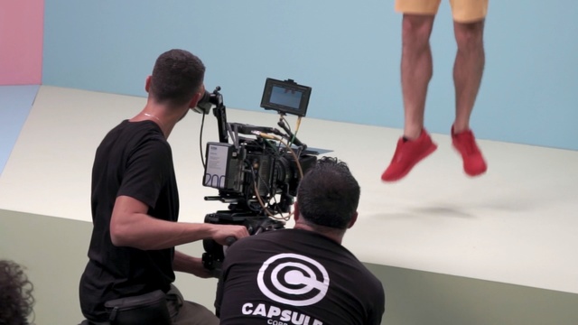 Video Reference: Camera operator, Shoulder, Filmmaking, Film crew, Cinematographer, Videographer, Joint, Film producer, Job, Television crew