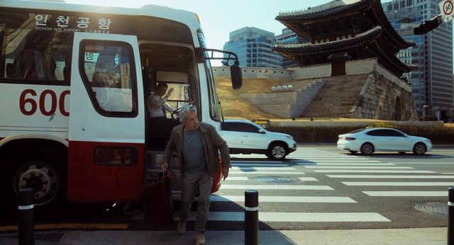 Video Reference: Transport, Mode of transport, Vehicle, Car, Commercial vehicle, Public transport, Traffic, Bus, Van, Minibus