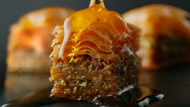 Video Reference: dessert, caramel, food, dish, Person