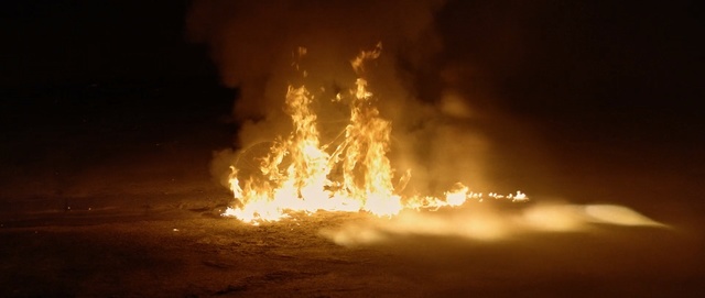 Video Reference: Fire, Flame, Heat, Atmosphere, Explosion, Geological phenomenon, Event, Night, Smoke, Bonfire