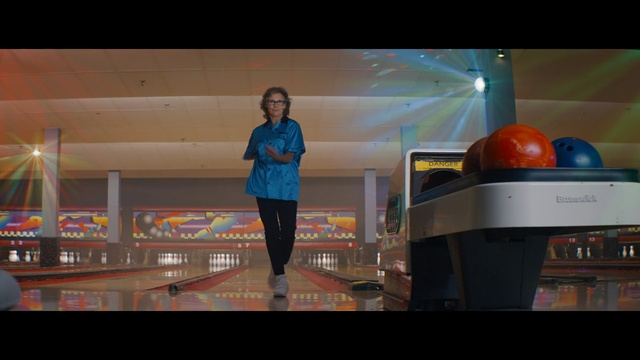 Video Reference: Ten-pin bowling, Bowling, Bowling equipment, Standing, Ball, Bowling ball, Fun, Bowler, Duckpin bowling, Individual sports, Person