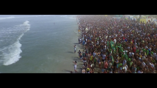 Video Reference: water, crowd, geological phenomenon, atmosphere, sky, sea, fun, water resources, world, recreation