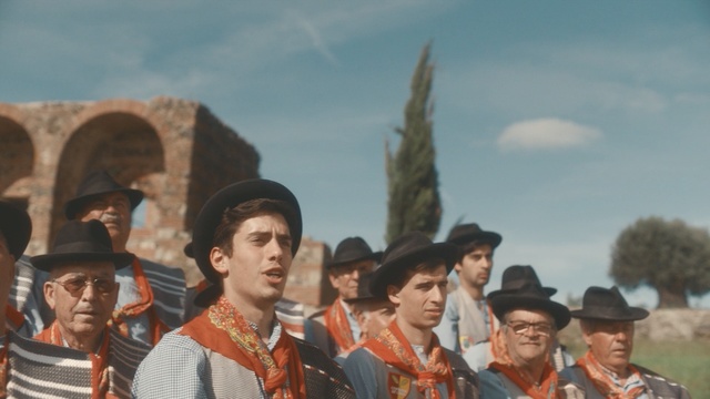 Video Reference: temple, tourism, tradition, crowd, middle ages, Person