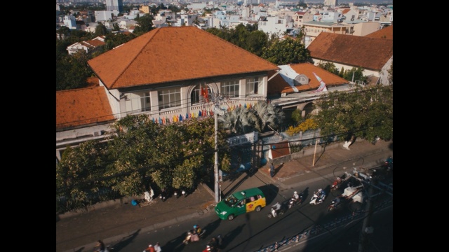 Video Reference: Residential area, Neighbourhood, Urban area, Metropolitan area, Roof, Suburb, Town, Property, Aerial photography, Human settlement