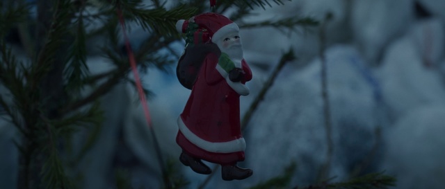 Video Reference: Tree, Santa claus, Christmas eve, Christmas, Fictional character, Winter, Animation, Christmas ornament, Snow, Screenshot