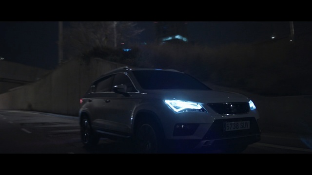 Video Reference: Land vehicle, Vehicle, Car, Mid-size car, Automotive design, Headlamp, Crossover suv, Sport utility vehicle, Automotive lighting, Hatchback