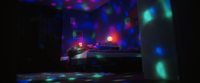 Video Reference: Entertainment, Stage, Performance, Light, Lighting, Music, Music venue, Visual effect lighting, Nightclub, Purple