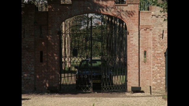 Video Reference: wall, arch, iron, architecture, structure, tree, facade, building, window, ruins