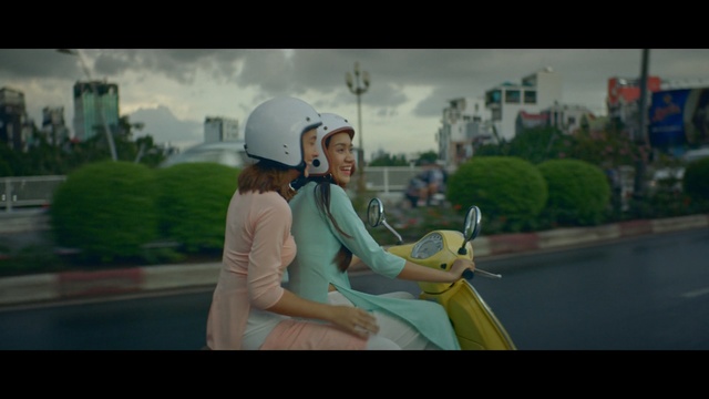 Video Reference: Photograph, Snapshot, Photography, Fun, Happy, Leisure, Smile, Sitting, Screenshot, Vacation