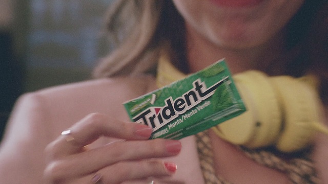 Video Reference: Green, Lip, Hand, Chewing gum, Mouth, Toothpaste, Snack