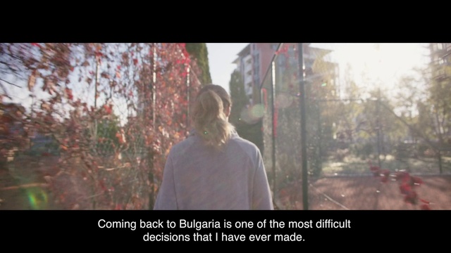 Video Reference: Nature, Atmospheric phenomenon, Tree, Morning, Adaptation, Snapshot, Sunlight, Human, Photo caption, Photography