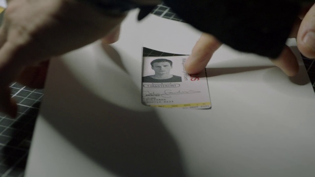 Video Reference: Text, Hand, Finger, Font, Material property, Wrist