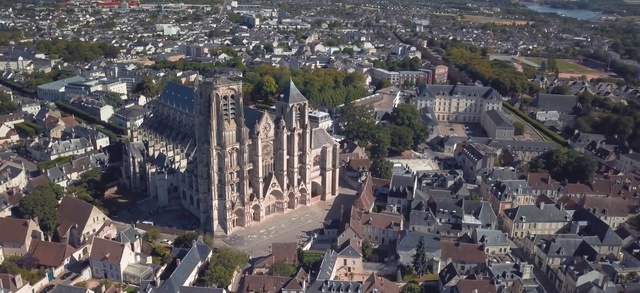 Video Reference: Aerial photography, Metropolitan area, Residential area, Birds-eye view, Urban area, City, Suburb, Landmark, Human settlement, Building