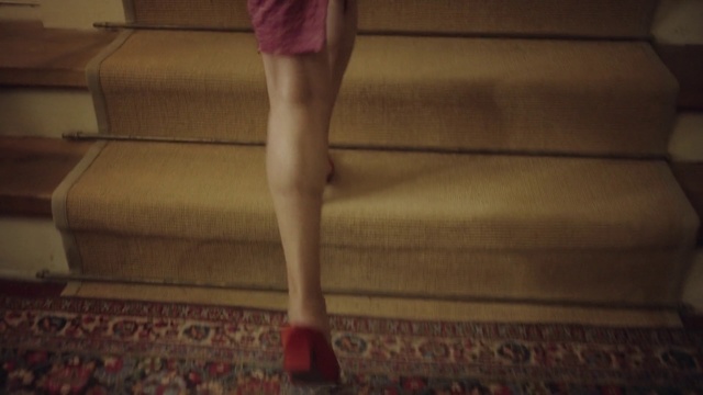 Video Reference: Human leg, Leg, Red, Footwear, Thigh, Floor, Joint, Pink, Fashion, Calf