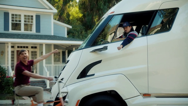 Video Reference: Motor vehicle, Vehicle, Car, Transport, Mode of transport, RV, Automotive design, Vacation, Automotive exterior, Auto part