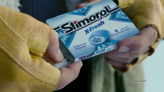 Video Reference: Hand, Finger, Material property, Thumb, Snack, Cash