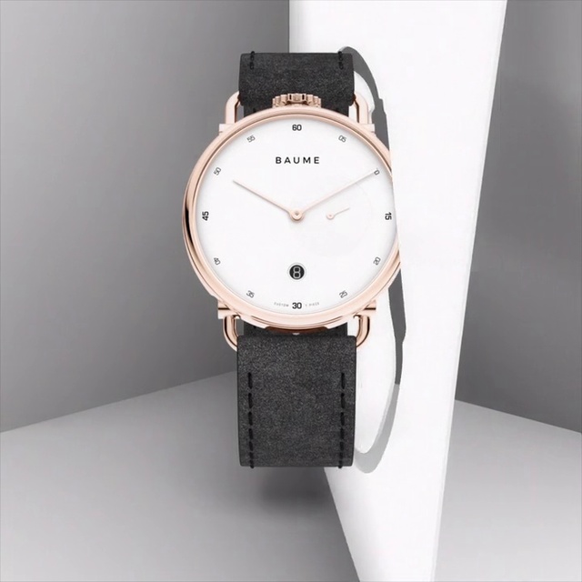 Video Reference: Analog watch, Watch, Watch accessory, White, Strap, Fashion accessory, Jewellery, Silver, Brand, Material property, Indoor, Thing, Object, Clock, Sitting, Small, Table, Room, Black, Hanging, Standing, Wall, Wall clock