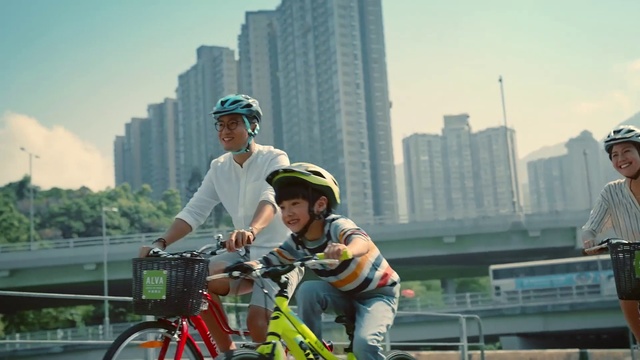 Video Reference: Helmet, Bicycles--Equipment and supplies, Bicycle, Vehicle, Urban area, Transport, Cycling, Mode of transport, Bicycle helmet, Bicycle accessory