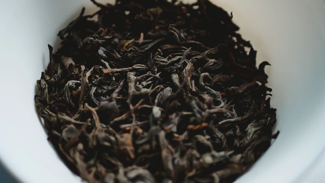 Video Reference: Lapsang souchong, Earl grey tea, Hojicha, Dianhong tea, Da hong pao, Keemun, Pu-erh tea, Pouchong, Biluochun, Assam tea