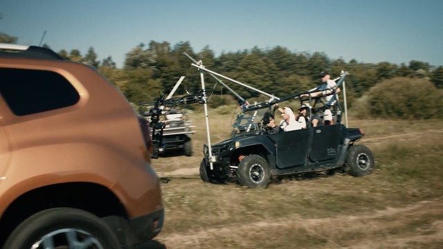 Video Reference: Land vehicle, Vehicle, Car, Motor vehicle, Off-road vehicle, Automotive design, Off-roading, Sport utility vehicle, Subcompact car, Jeep, Person