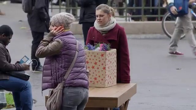Video Reference: People, Snapshot, Human, Sitting, Fun, Interaction, Pedestrian, Outerwear, Photography, Street