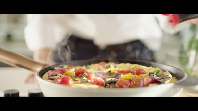 Video Reference: Dish, Food, Cuisine, Ingredient, Recipe, Produce, Vegetarian food, Vegetable, Frittata, Cookware and bakeware